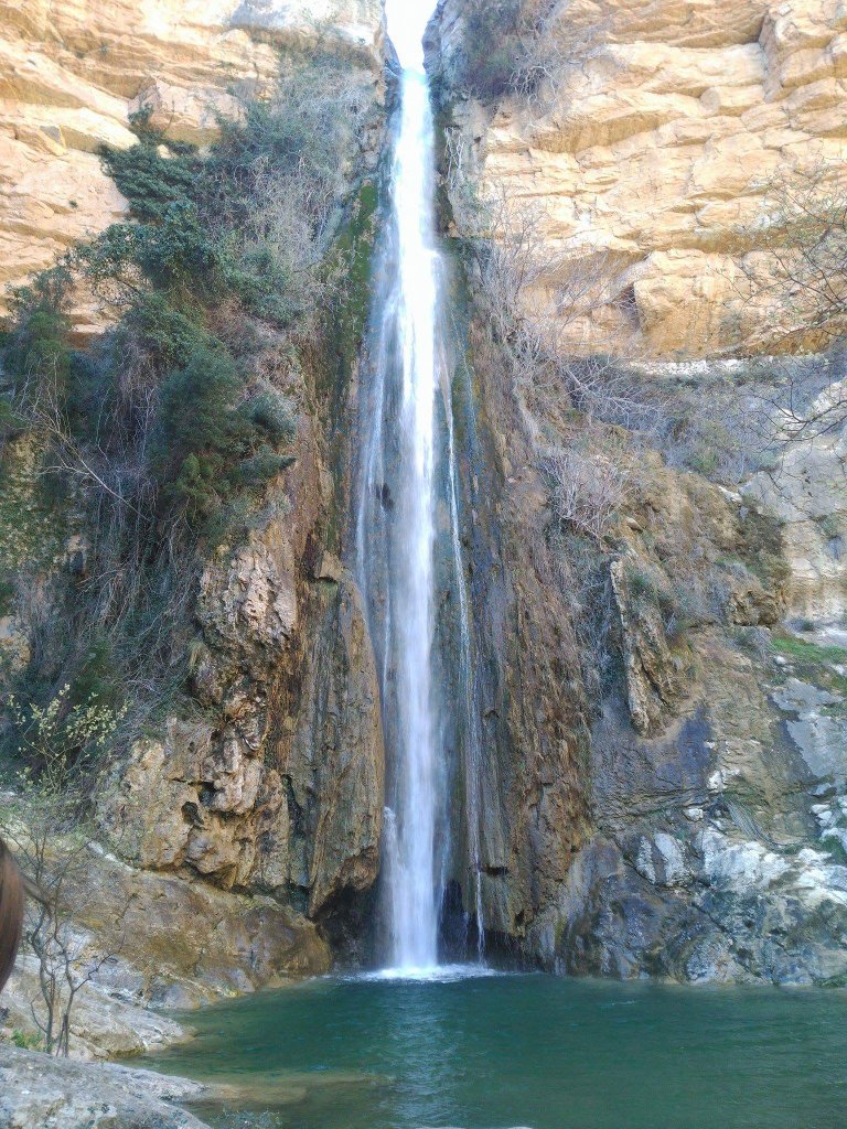 Infozucaina's tweet photo. El Chorrador de #Zucaina #AltoMijares #CS bajando con buen caudal d'agua gracias a las lluvias d'hace 1semana. Foto de @beazuc sáb.18/03/17. https://t.co/kJtGHBXBww