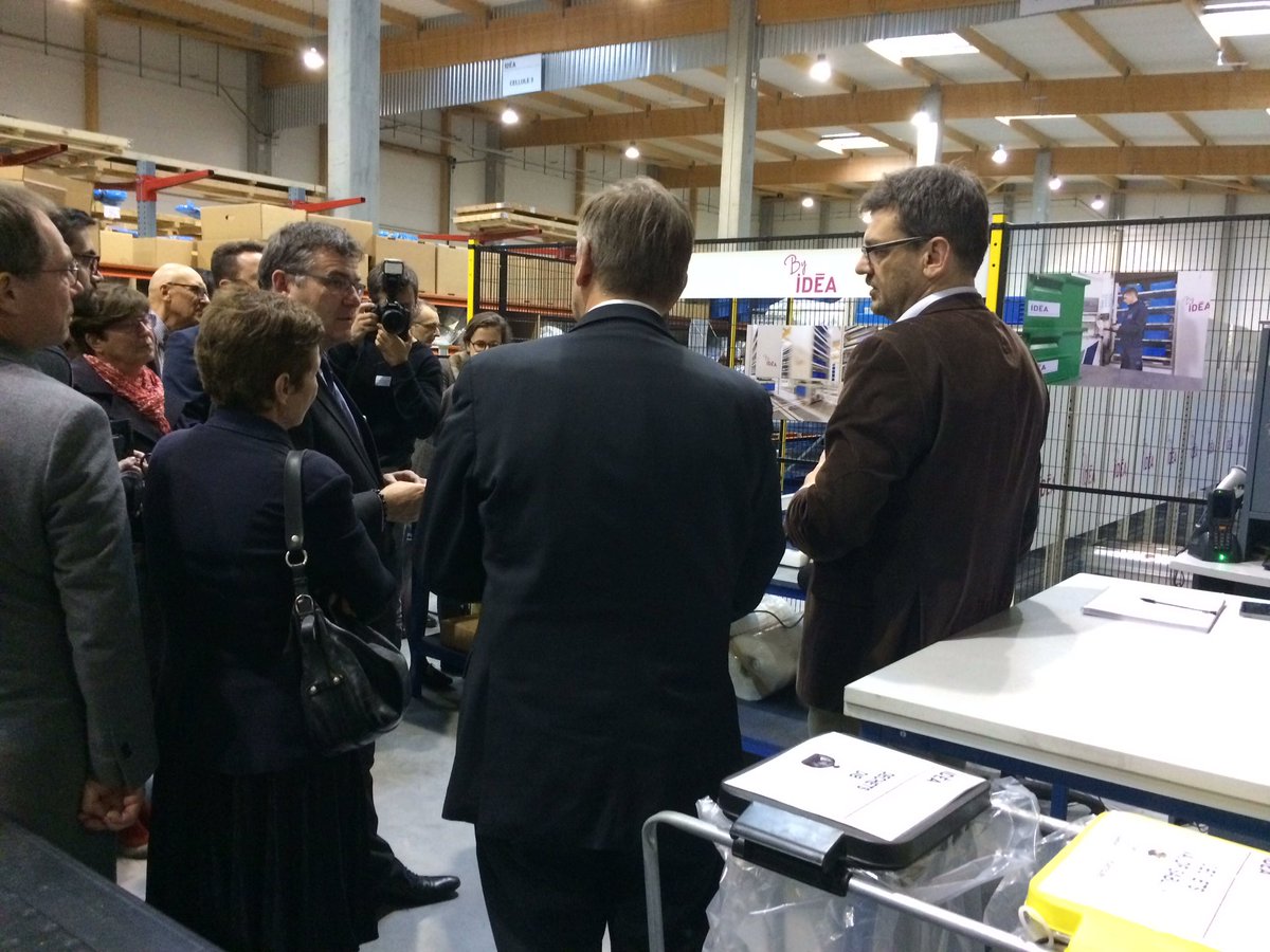 Groupe_IDEA's tweet photo. Le magasin robotisé du @Groupe_IDEA en marche pour @chsirugue. Un POC aujourd'hui déployé chez @Airbus #Nantes #industriedufutur https://t.co/ZcrqnHOmyI