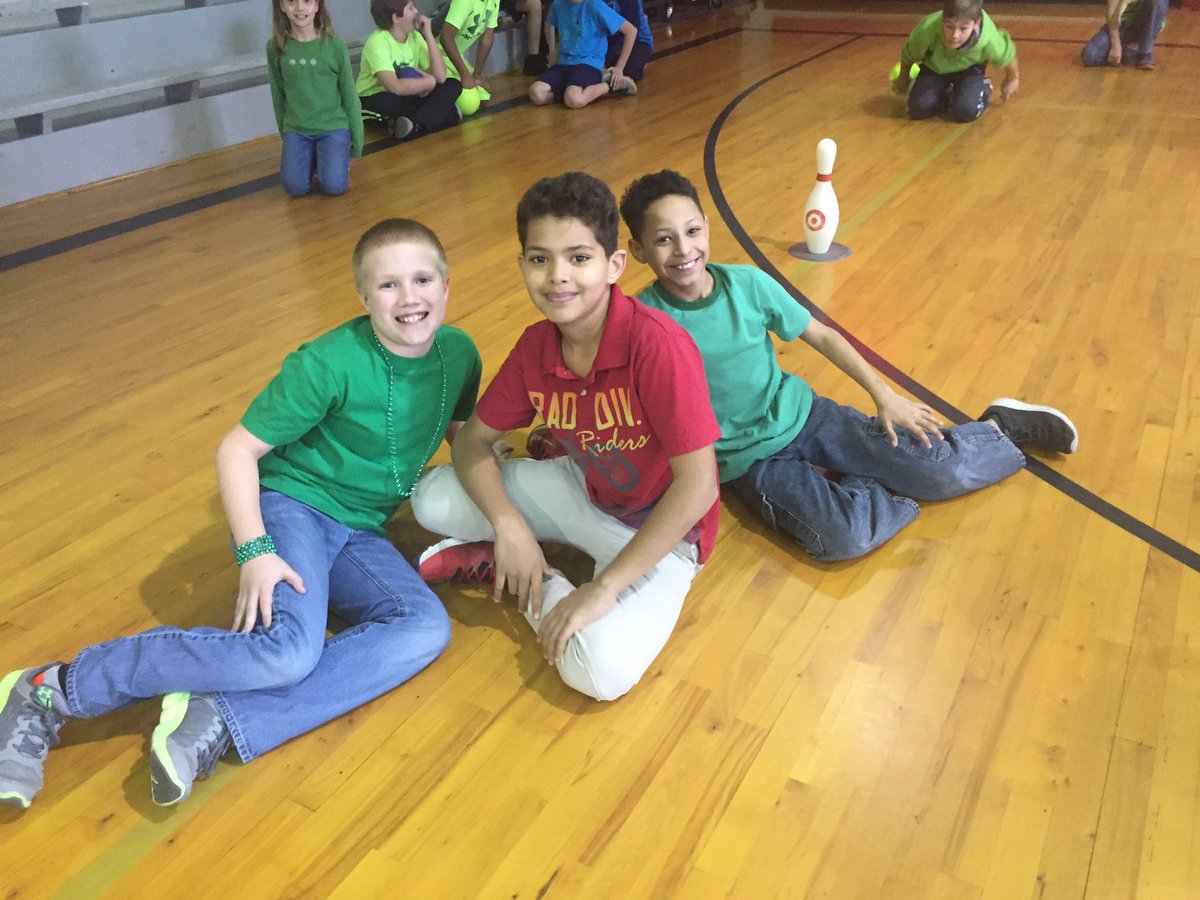 5thOakGrove's tweet photo. Fun Friday Bombardi!! #positivebehavior #OGESEaglePride @oges_faa https://t.co/Ho7P5CXkyL