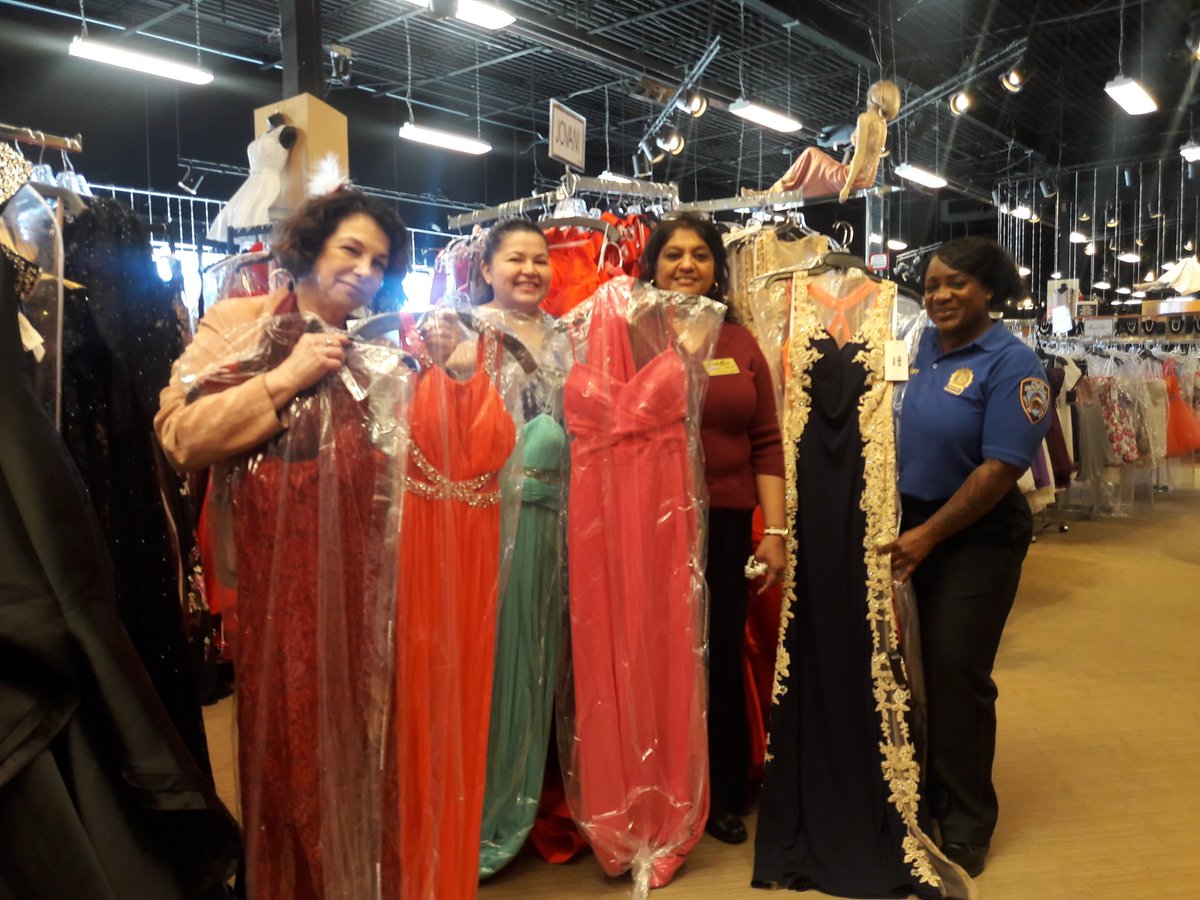 NYPD113Pct's tweet photo. Thank You #EstellesDressyDresses 4donating2 #NYPD #CommAffairs #PromImpact.We are 5 weeks away from #ImpactingLives @EstellesDresses we ๐u! https://t.co/gIbWNPUdja