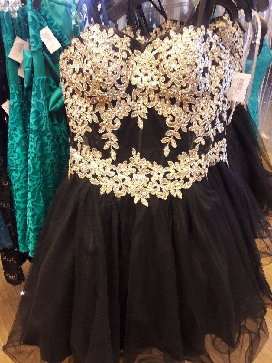 NYPD113Pct's tweet photo. Thank You #EstellesDressyDresses 4donating2 #NYPD #CommAffairs #PromImpact.We are 5 weeks away from #ImpactingLives @EstellesDresses we ๐u! https://t.co/gIbWNPUdja