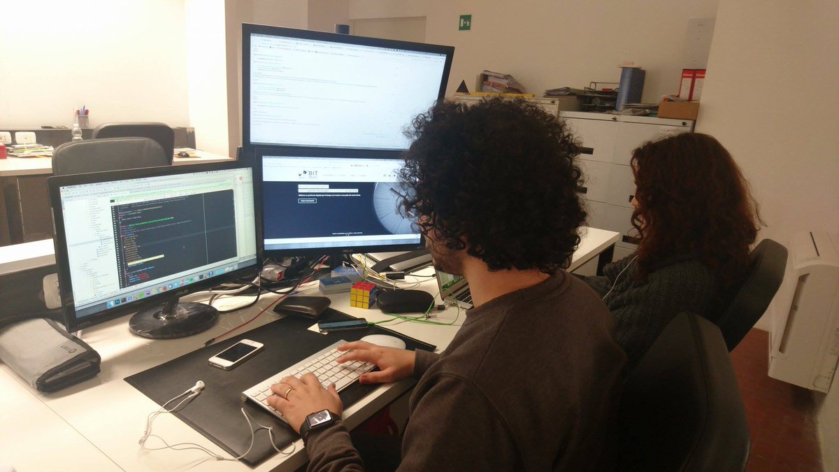 Oggi si lavora duro in #hubspoke 💪Quando uno schermo non basta più !!

#bitbull #magenio #coding