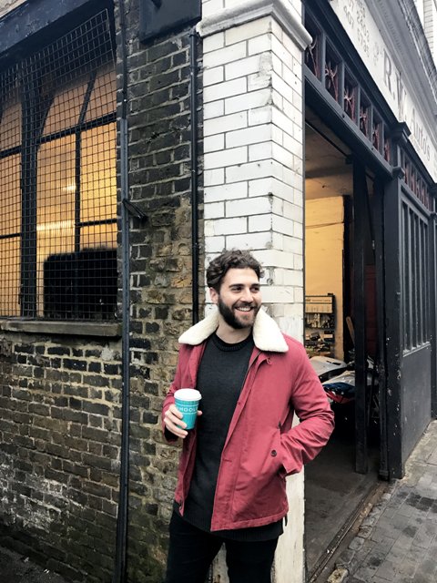 HarrisAndHoole's tweet photo. Spotted in Bermondsey. Tag us in a shot of you with a H+H coffee on FB or Twitter and we'll credit your H+H app account with a free coffee. https://t.co/RePYJvB4J8