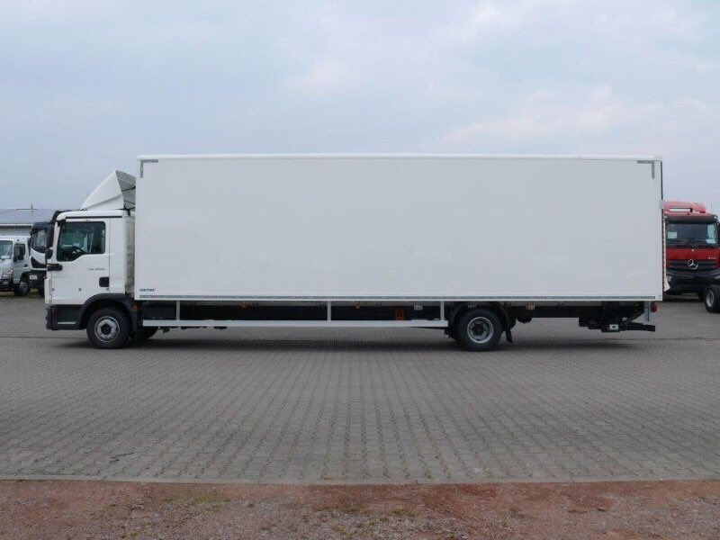 DeGraaffCarross's tweet image. Eerste aflevering van deze week: een 9.300 mm lange carrosserie op #MAN #TGL