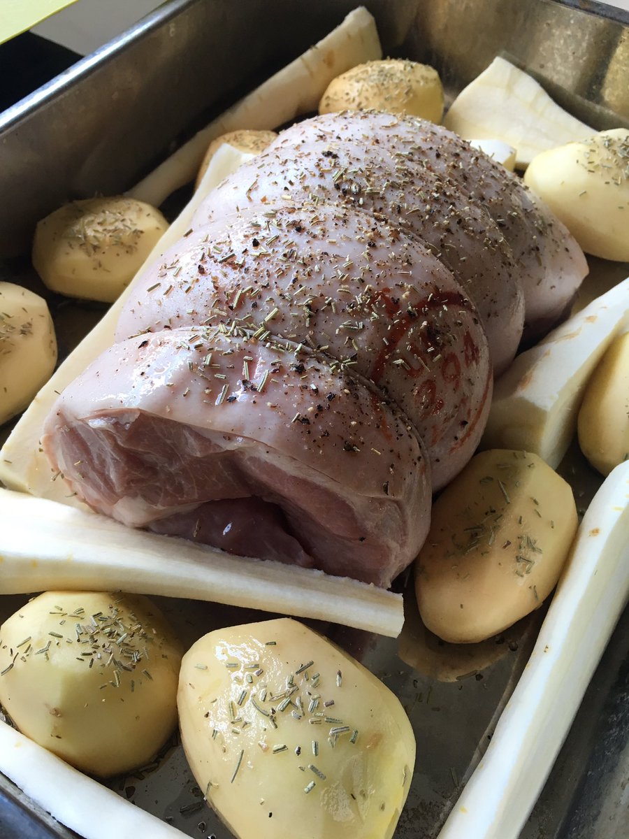 KenWebbsBeef's tweet photo. Yum Roast Pork 🍴🐷 #teatonight #roastonmonday #pork #butcher #meat #cheadlefarm #knutsford #cheshire https://t.co/4UAbq1NlSa