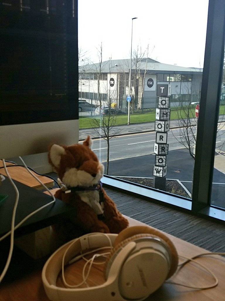 FD_LiliB's tweet photo. Can't express enough how happy I am of finally having daylight in the @fuzzyduckcreate 's edit suite @TomorrowMCUK https://t.co/zCawTnkBfy