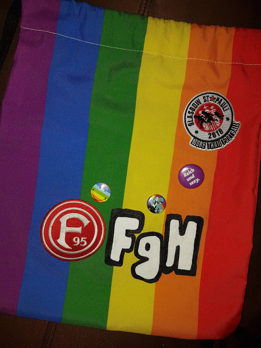 Medienfreundin's tweet photo. @GlasgowStPauli Nice to know... 🙈😉
You should have seen their faces when I triggered the explosives alarm after #FootballPrideWeek! 😂😊✌🏽 https://t.co/fy55zRBGbV