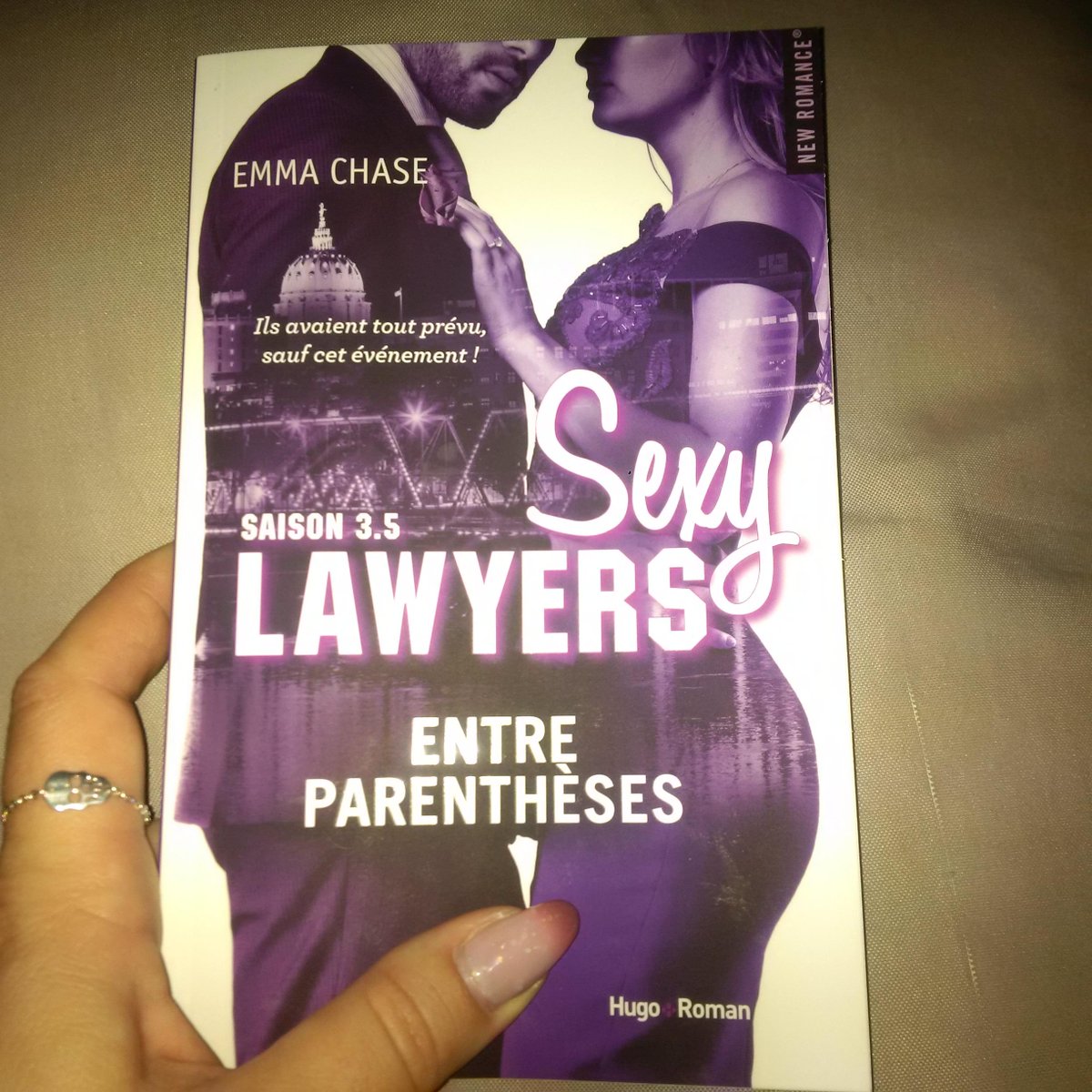 bea__mars's tweet photo. #LectureDuMoment #ActuYA #EntreParentheses #SexyLawyers #3.5 @EmmaChse Merci @HugoNewRomance 😙 #RomanceAddict https://t.co/JIk1aIcbeU