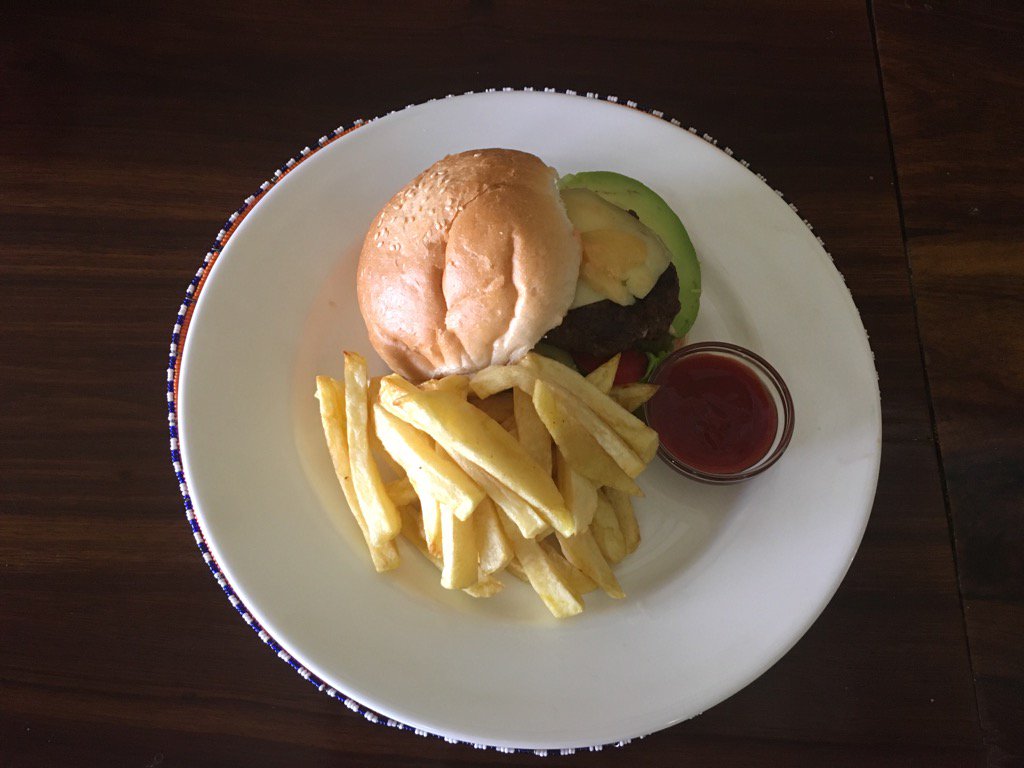 KitamuAfrica's tweet photo. Tasteful Burger only at #Kitamu #KitamuAfrica #KitamuCoffee #GoliondoiStreet #Arusha https://t.co/J9MTOv85Po