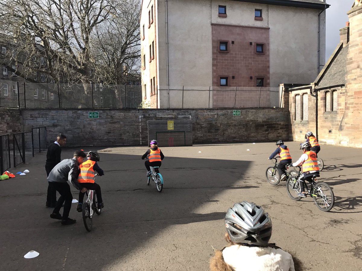 DrummondPE's tweet photo. Thanks for having us Leith Walk P7s @PrimaryPc #BikeAbility #CyclingProficiency #RoadSafety @Drummond_CHS 🚴‍♀️🚴 https://t.co/C9vpJUTs5g