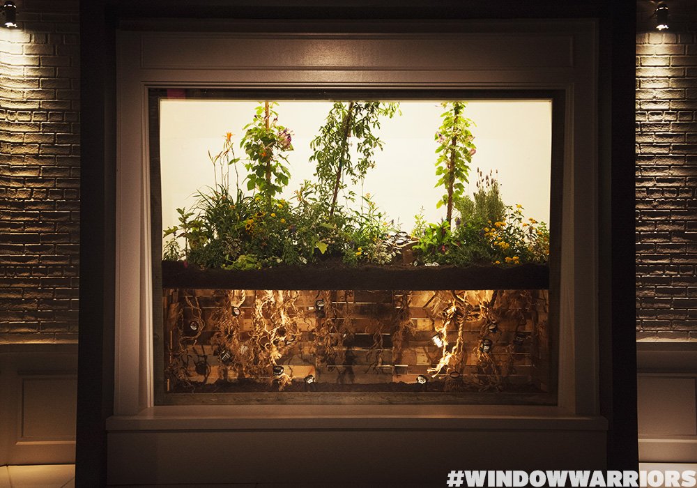 WindowWarsShow's tweet image. Au naturel #Lush window by Designer @TaraGmeagher. #WindowWarriors #FirstDayofSpring