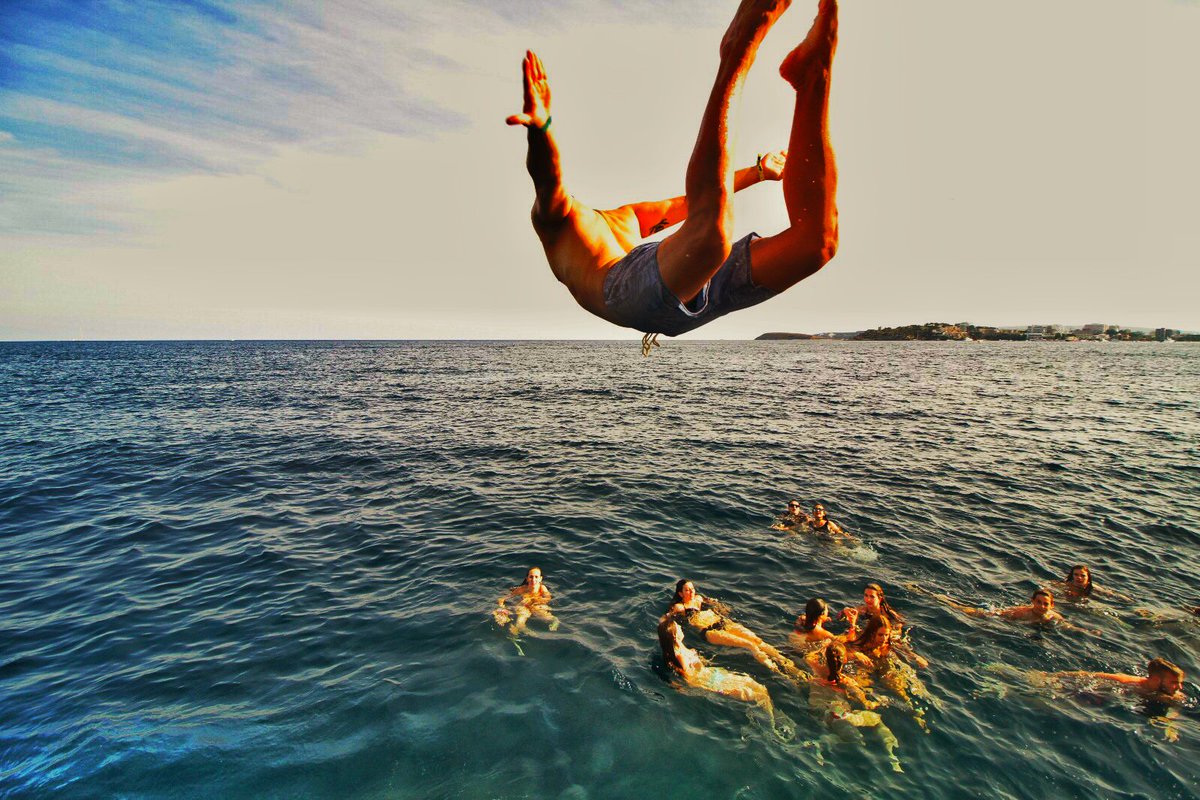 Lo que daríamos por nuestro típico bañito en alta mar, en mitad de la #RekreaBoatparty... ¡Que el tiempo pase rápido! #MallorcaLlegaYa