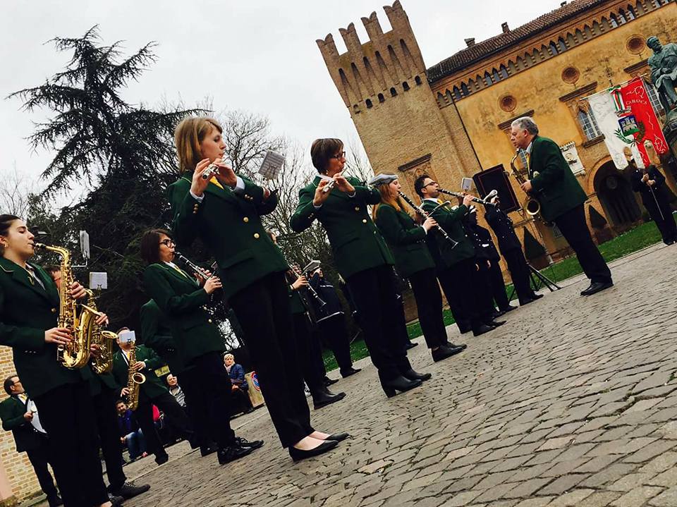 bandaverdi's tweet photo. questione di prospettiva @bandaverdi @TerreDiVerdi @VerdiMondo @eventiparma @Verdi2013 @MuseoVerdi @VivaEmiliaTw @VILLAVERDImuseo https://t.co/G7c5HHC6H2