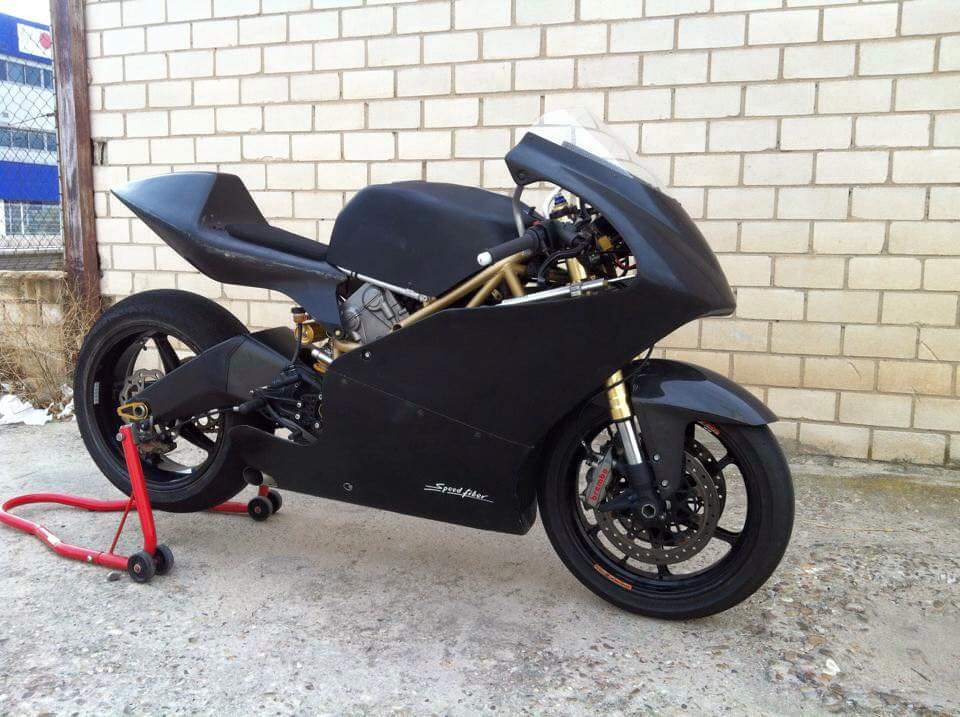 MotoMadrid's tweet photo. GBR Cycles con sus creaciones, la GBR  y la #Ducati 749, nos acompañaran en el II Concurso de Constructores de Motos #ConstructoresMM https://t.co/YUZemuxDXn