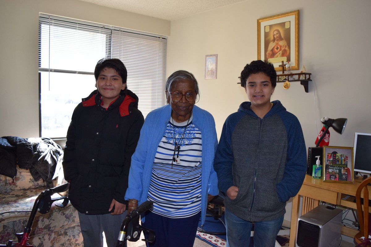 RandolphStars's tweet photo. 5th graders serving those in need in their community by delivering @_MealsOnWheels ! #RanIBStars #PerfectPartners #CommunityServiceRocks https://t.co/ZVN6ZYZKZP
