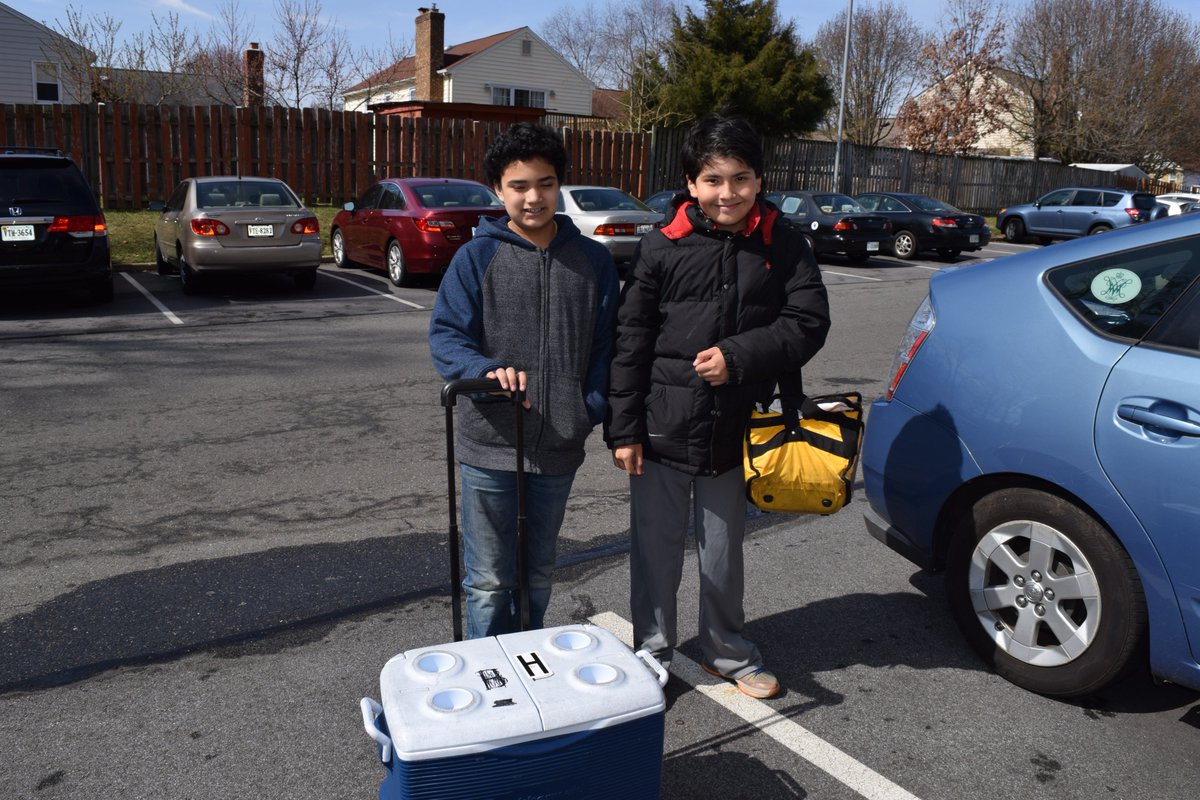 RandolphStars's tweet photo. 5th graders serving those in need in their community by delivering @_MealsOnWheels ! #RanIBStars #PerfectPartners #CommunityServiceRocks https://t.co/ZVN6ZYZKZP