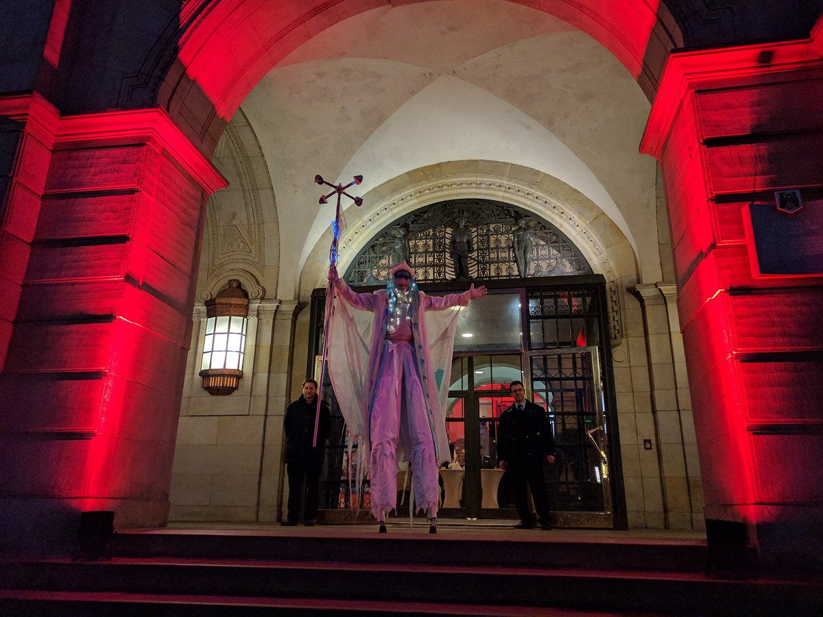 tytan_pro's tweet photo. #hannover #cebit17 #cebit #cebit2017 Town hall welcome https://t.co/t9Va770uQH