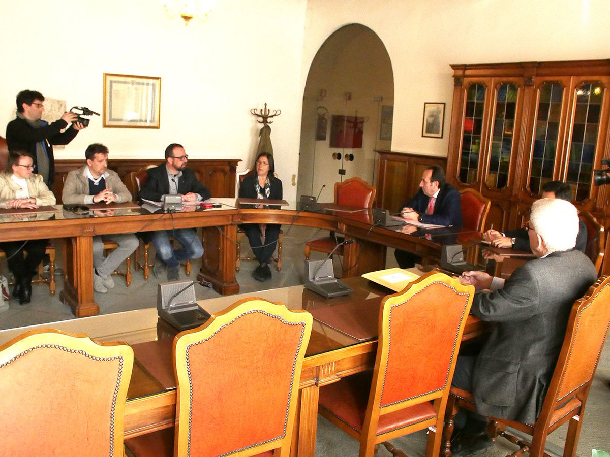 giangi_dg's tweet photo. #cgil_fpbelluno oggi dal Prefetto con i lavoratori dell'Ospedale #Codivilla di #Cortina https://t.co/FyRDiB1xbS