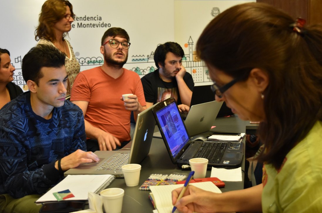 publicspacegame's tweet photo. @publicspacegame presente en Hackeando la brecha de género IMM. Gracias por la invitación! 😃 #LaIgualdadSeAprende #PublicSpaceGame https://t.co/5xsP8t7rVU