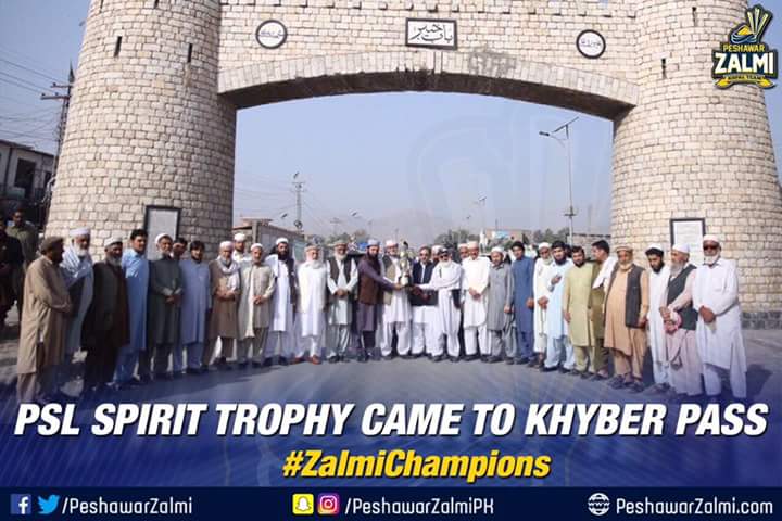 PeshawarZalmi's tweet photo. Thank You Peshawar &amp; Khpal Fans for the Wonderful reception Today.#PSLTrophyTour #ZalmiChampions #ZaYamZalmai https://t.co/zwCvoYEFXo
