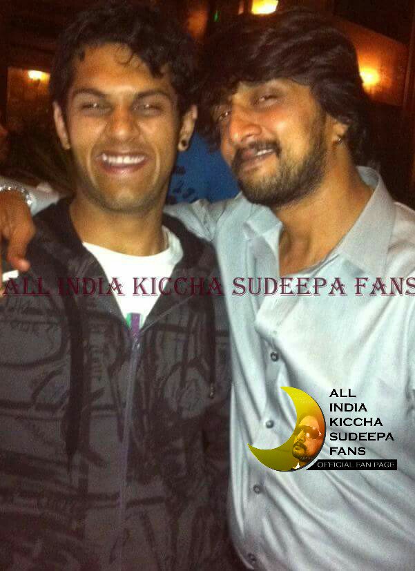 KicchaSudeepFC's tweet photo. "ಸವಿ ಸವಿ ನೆನಪು" #Pic46
Unseen rare pic of our @KicchaSudeep sir with @rjvinayakjoshi
@cineloka @Kansilverscreen
Follow:- @KicchaSudeepFC https://t.co/Kx5gidX3jx