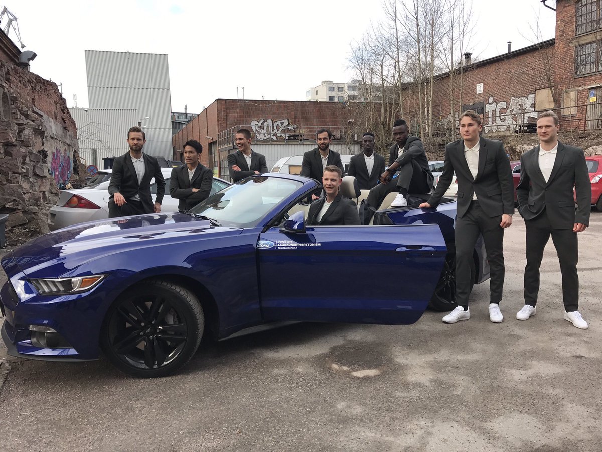 今年は <a href="/formalfridayltd/">FORMAL FRIDAY®</a> がスーツを提供してくれました。生地にもこだわっていて、ストレッチが効いているのでアウェイの移動も楽ですね♫
#hjk #formalfridayclothing #helsinki instagram.com/formalfridaycl…