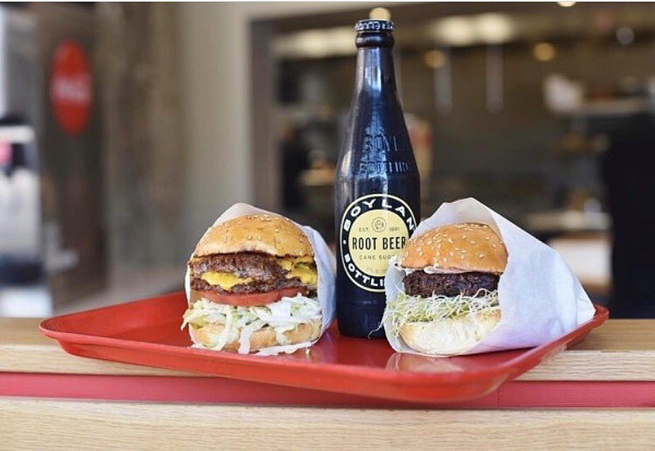 PopsonsBurgers's tweet photo. Mondays were made for burger lunch dates. So grab your bae &amp; come chill with us at #Popsons 🍔😍

📷 via @peewong &amp; @menustories https://t.co/OsNfoKxkgc