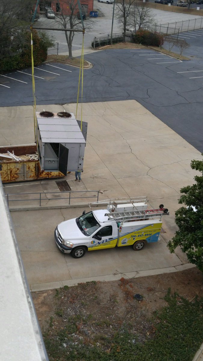 ab_hvac's tweet photo. More shots from our Hapeville #rooftop install! #commercialhvac #hvac #carrier #rooftopunit https://t.co/6Q0zf0LYCN