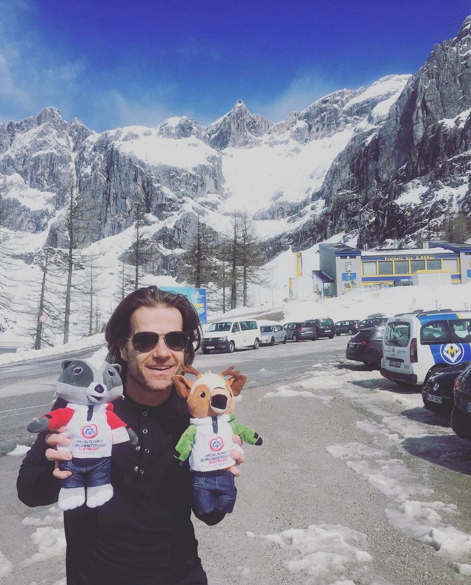 Louis van Amstel tweet media