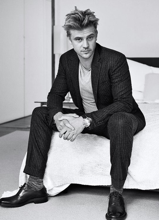 Boyd Holbrook photographed by Chris Craymer for Esquire😍