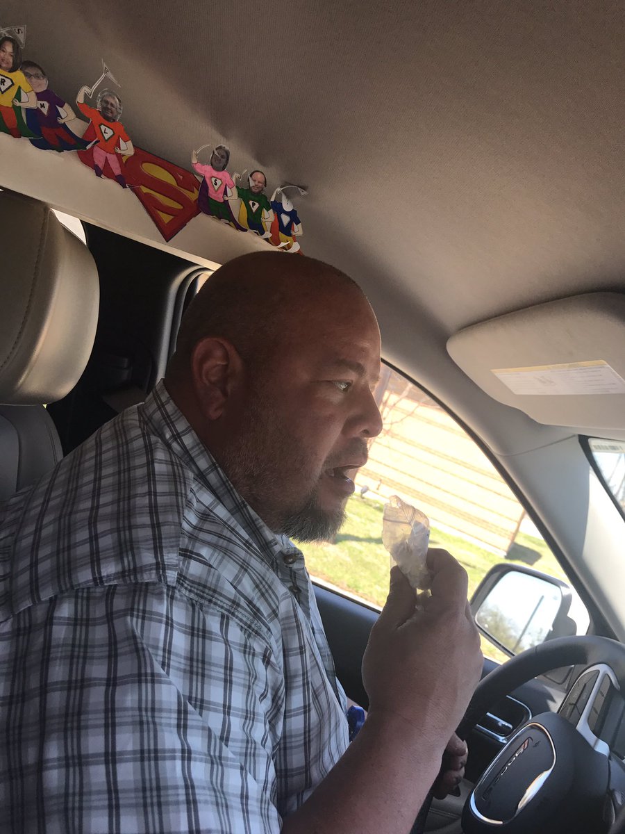 MaribelParra09's tweet photo. Ohh no eating popcorn while driving @DowellDeloris @ShermanISD https://t.co/neQ2dZKpIA