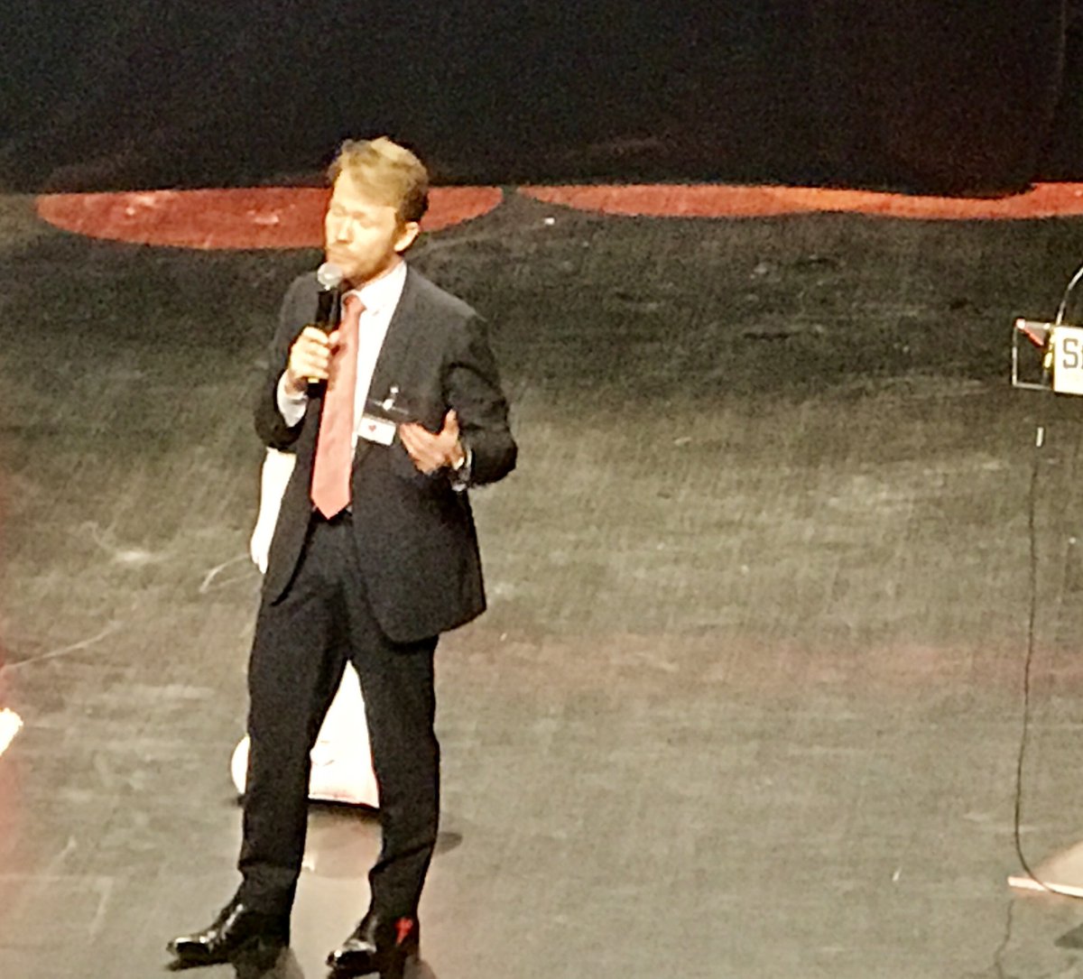 AFNOR's tweet photo. Franck Lebeugle, DG D'AFNOR  Certification, parle des signes de confiance indispensables dans la #silvereconomie #silvernight @SilverEco_Fr https://t.co/Jp6ni5cGRy