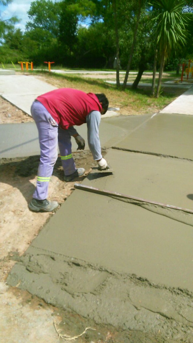 JorgeOdilio's tweet photo. Hormigonado de veredas!!!!!!
Plazoleta con juegos integradores Zelaya 
@NicoDucote @MunicipioPilar @jpmartignone @campitosruben https://t.co/fdCii254UH