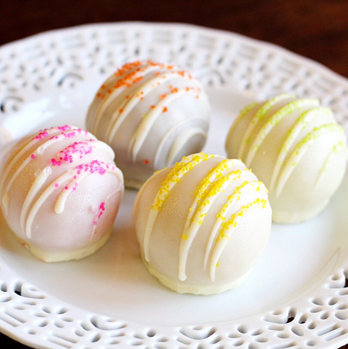 platesofplano's tweet photo. Enjoy this #firstdayofspring with these beautiful cake balls from @GetAmazeballz #downtownplano #food #dessert #delicious #spring https://t.co/blwwFIpLH9