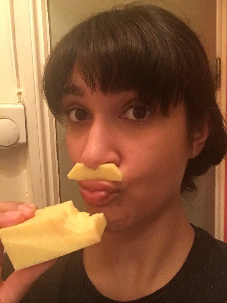 SoWrongItsNom's tweet photo. @SoWrongItsNom Here's my #SELFCHEESE to kick it off! https://t.co/S2FZA5Bl1R