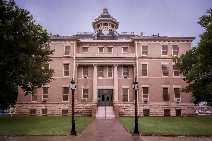 joancarroll's tweet photo. Hardeman County Courthouse https://t.co/1GiRXYpDps #courthouse #texas #countycourthouse #quanah #hardemancounty https://t.co/ZUAUW2XHiL