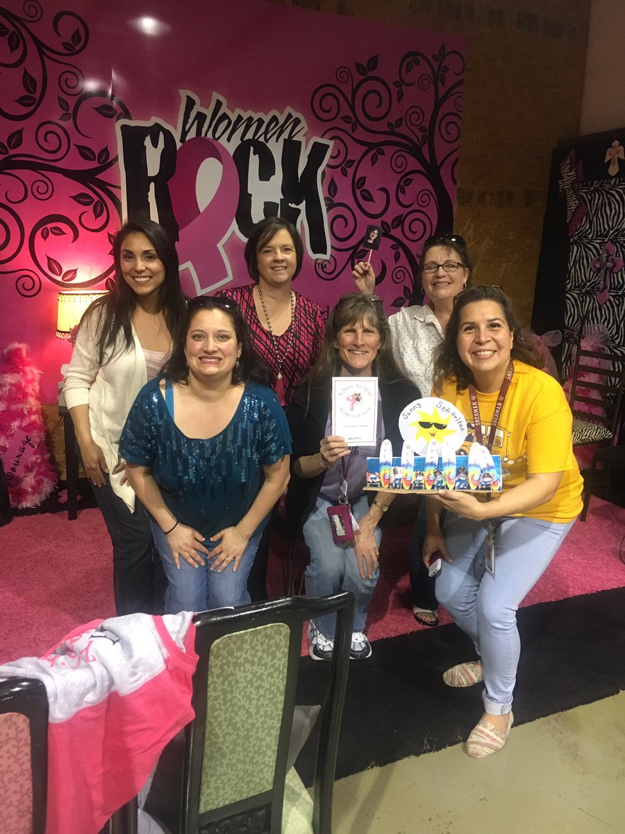 AlyssaWoody2009's tweet photo. Quick detour in honor to our principal @DowellDeloris #yourock #womenrock #wearpink @ShermanISD #FDECC #Teambuilding #Sunnyseñoritas https://t.co/0fZxYDMsng