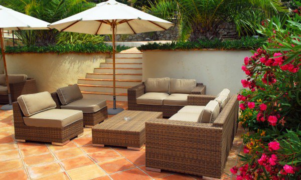 Discover how to clean your #outdoor #furniture whether they’re made of iron or wicker: bit.ly/OutdoorFurnitu…
#Tips #Tricks