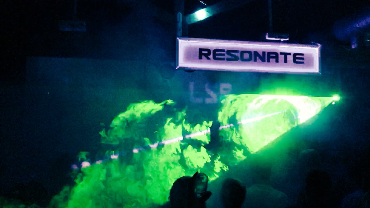 MU_productions's tweet photo. Production duties at Resonate Saturday night  @ResonateGlobal  what an amazing party 👈 🤘 @LukeLSB @ulterior_motive @LowQui @MCBlackEye https://t.co/sxYYpOpzCB