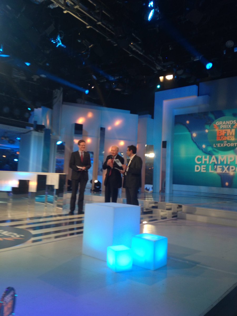 bfmbusiness's tweet image. Vinci et son Pdg Xavier Huillard Grand Prix BFM 2017 a l'export #gpexport #bfmbusiness en direct