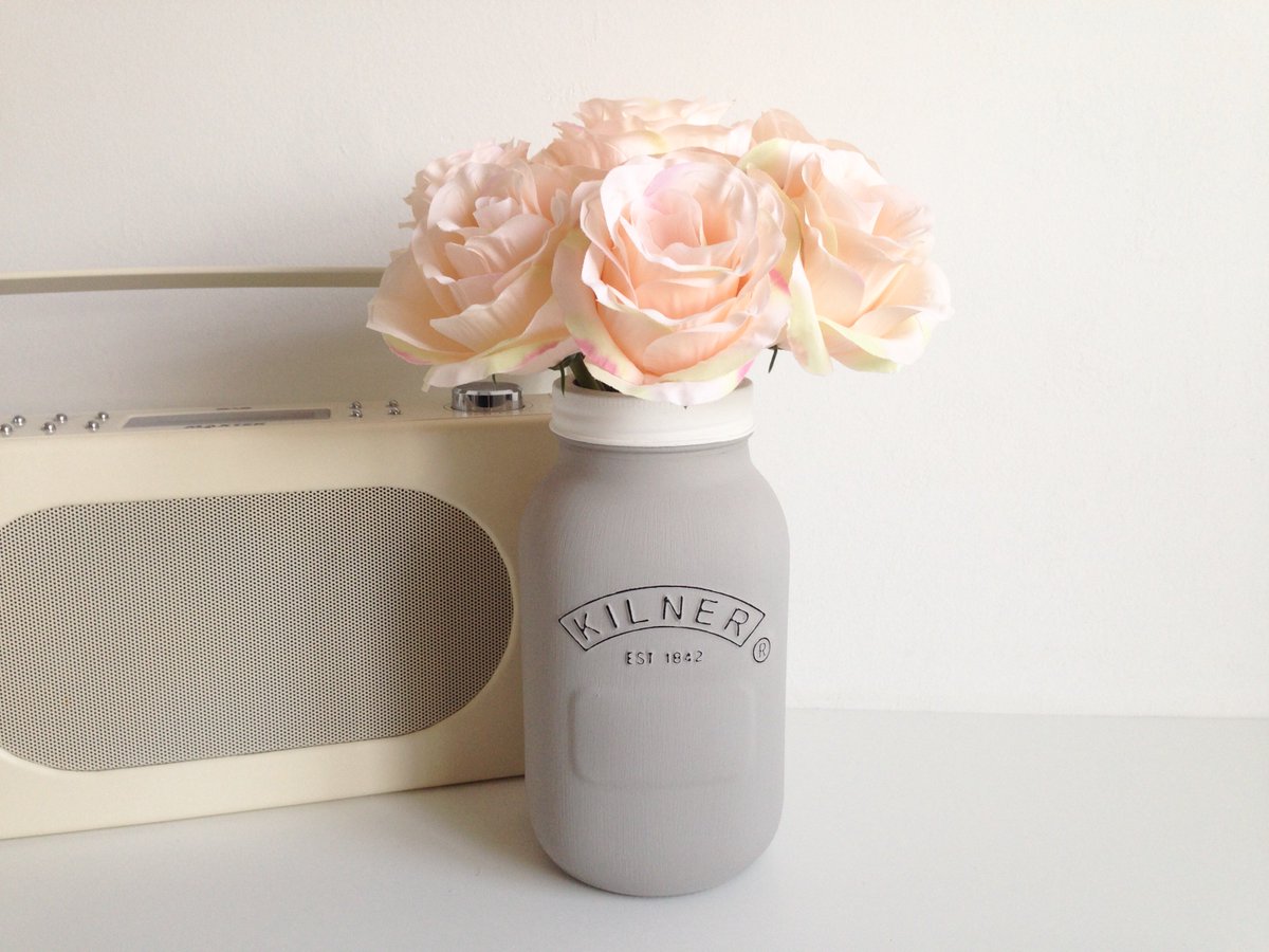 Paint your mum her very own Kilner® Jar vase with our handy guide with <a href="/tillyandsage/">Tilly and Sage</a> #MothersDay kilnerjar.co.uk/inspire-me