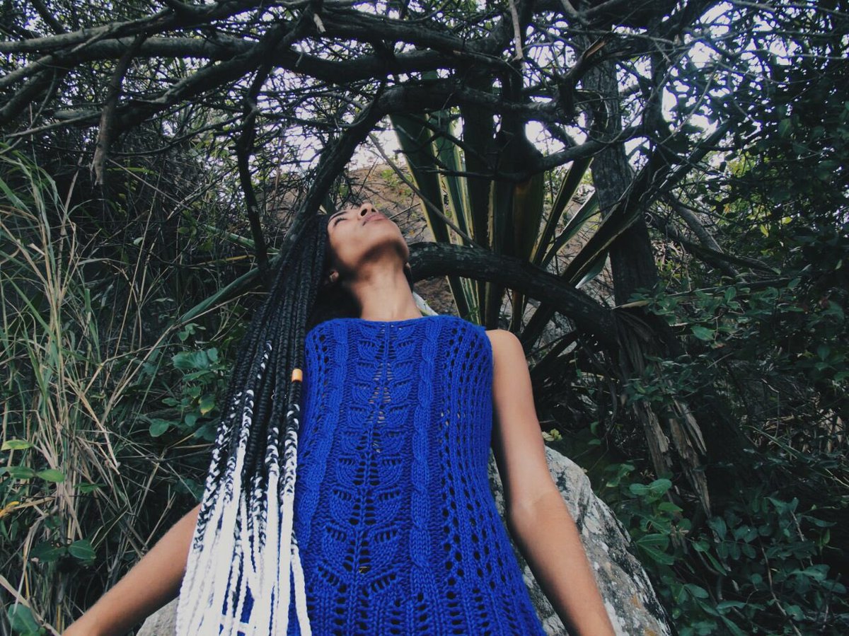 AfariOficial's tweet photo. Tranquilamente exerço minha arte 🎤🎶
Part. Afari MC🎙/Melanina MCs
Foto:@brendalima 📸
#rasta #AfariMC #mlnn #rap #negraaço #resistencia https://t.co/vDqETyWVop