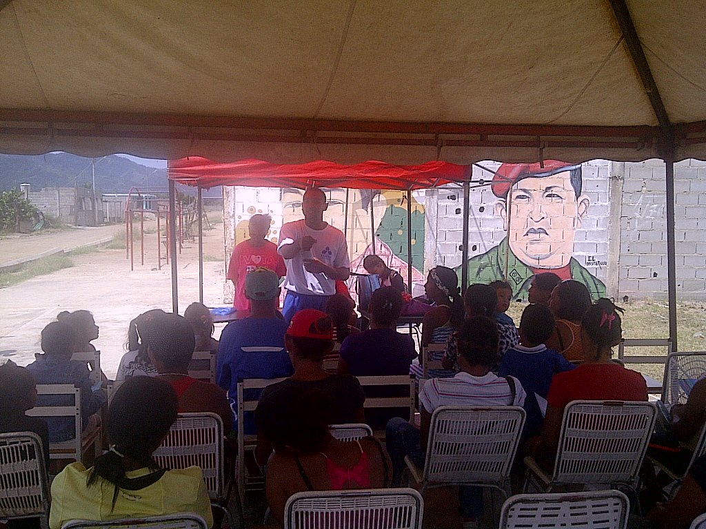 RedONAJJMora's tweet photo. La @alcaldiamoron realizo talleres de costura, entrega de balón y conversatorio preventivo en el sector Los Olivos @MatsonEnGestion https://t.co/YFPZwhXkqT