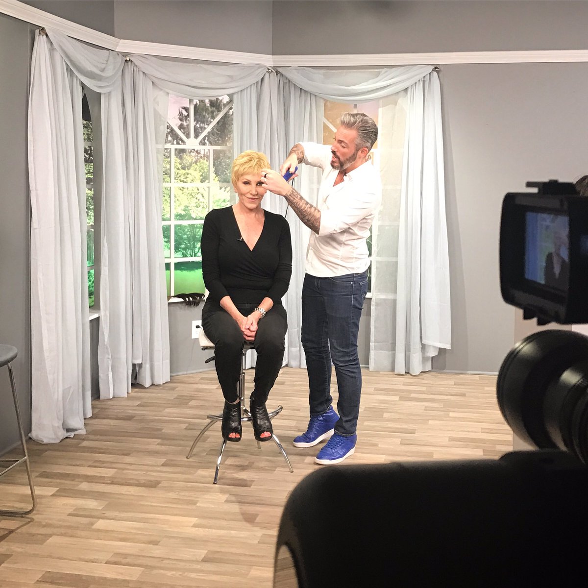 ShopLCTV's tweet photo. The one &amp; only @FLOfficial is in the studio with @mskarenconnelly showing off our #EasyWearHair collection! Here's a #BehindTheScenes peek! https://t.co/3LkncvdqcR