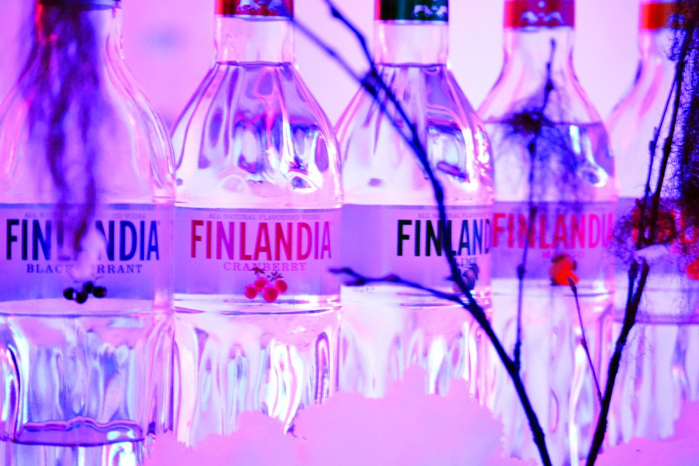 cocosportsblog's tweet photo. How about a cold drink in the #icebar or some hot food in the #icerestaurant of #snowvillagefinland? You can even spend a night there... https://t.co/YWjMo8H1WP