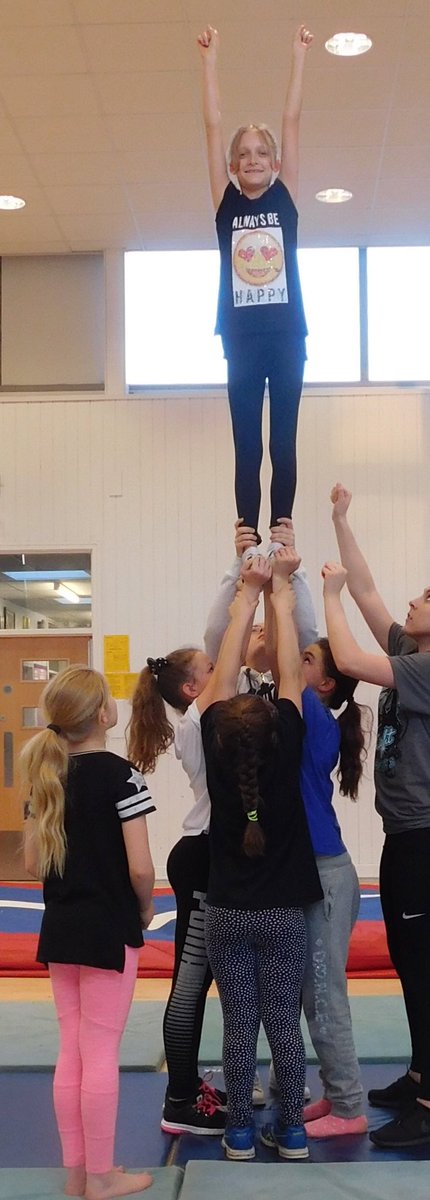 Eclipse_allstar's tweet photo. Great work from our recreational cheerleaders this evening- working on extensions and  preps. Shout out to Eva for her first time flying! https://t.co/BNDGacAAAa