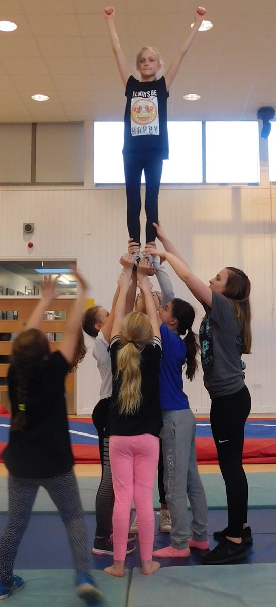 Eclipse_allstar's tweet photo. Great work from our recreational cheerleaders this evening- working on extensions and  preps. Shout out to Eva for her first time flying! https://t.co/BNDGacAAAa