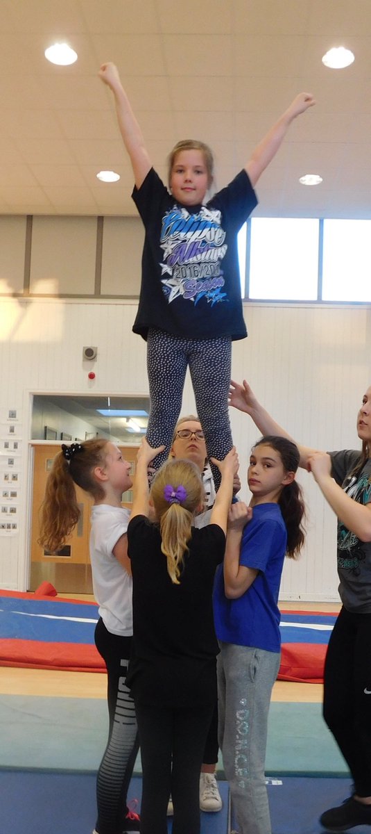 Eclipse_allstar's tweet photo. Great work from our recreational cheerleaders this evening- working on extensions and  preps. Shout out to Eva for her first time flying! https://t.co/BNDGacAAAa