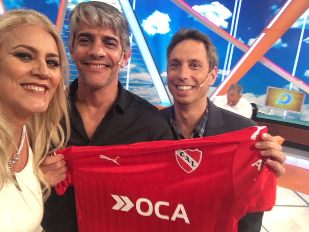 Damian Rojo on X: "Nuestro amor x @Independiente no tiene grietas! @ deboradamato #EcharriEnIntrusos https://t.co/aMi6IDtUil" / X