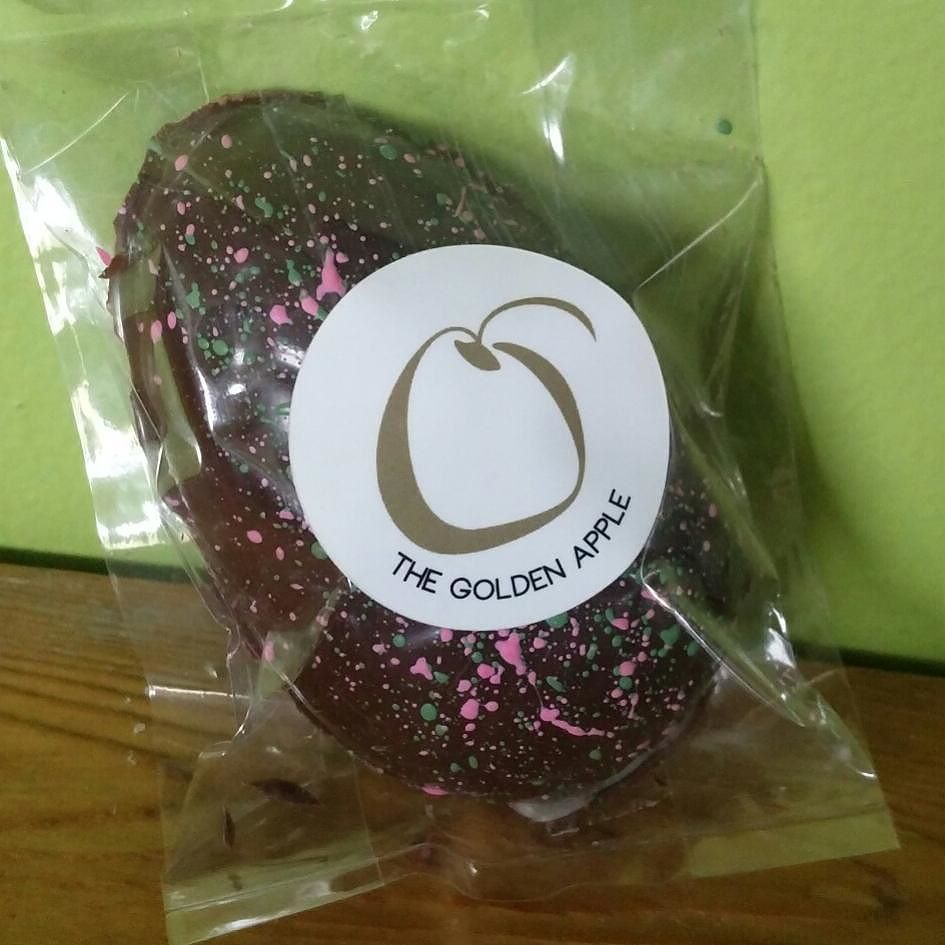 We have these incredible and big #vegan chocolate cream filled eggs from The Golden Apple C… ift.tt/2nWn7Mr